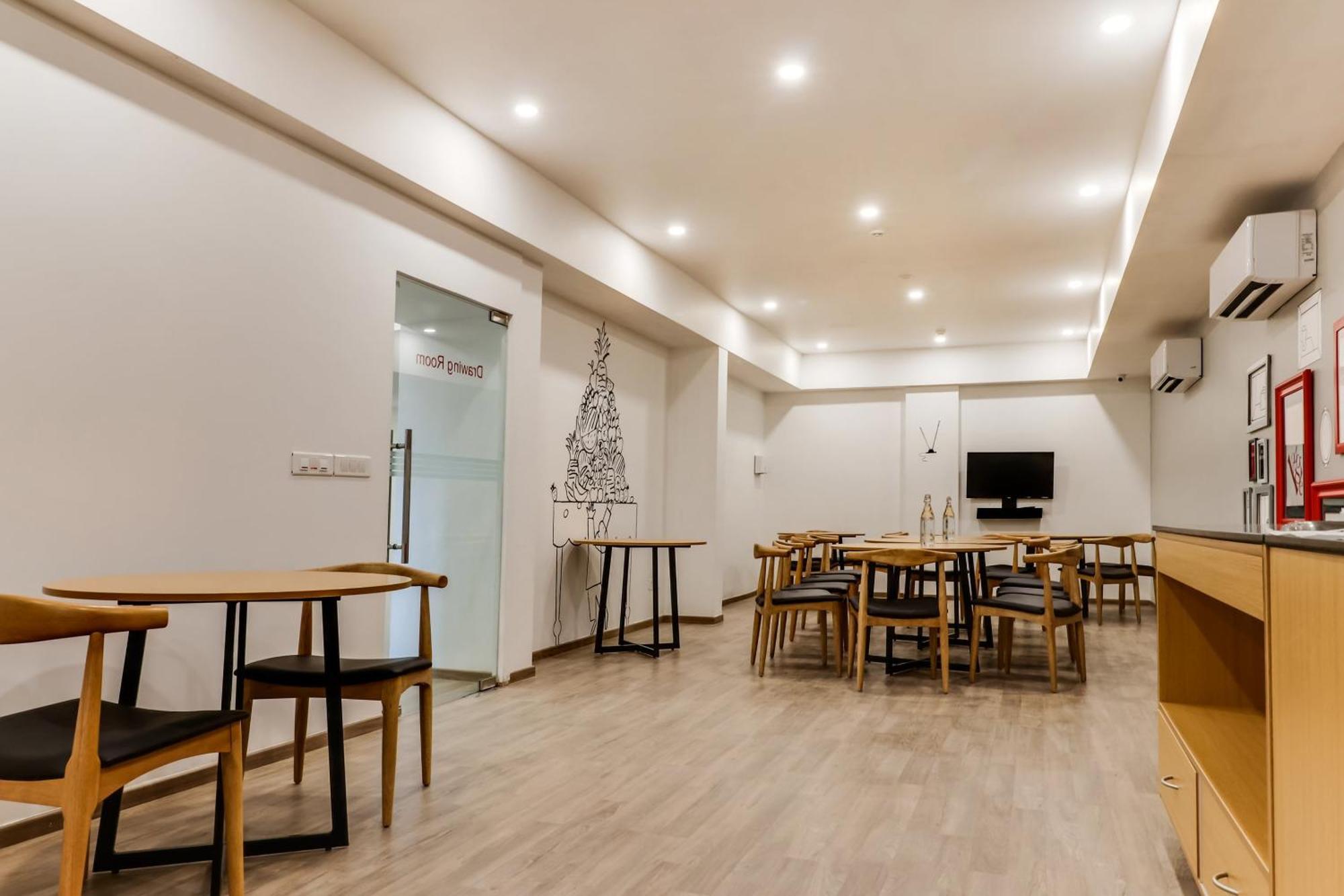 Super Townhouse Gandhi Hall Indore Exterior photo