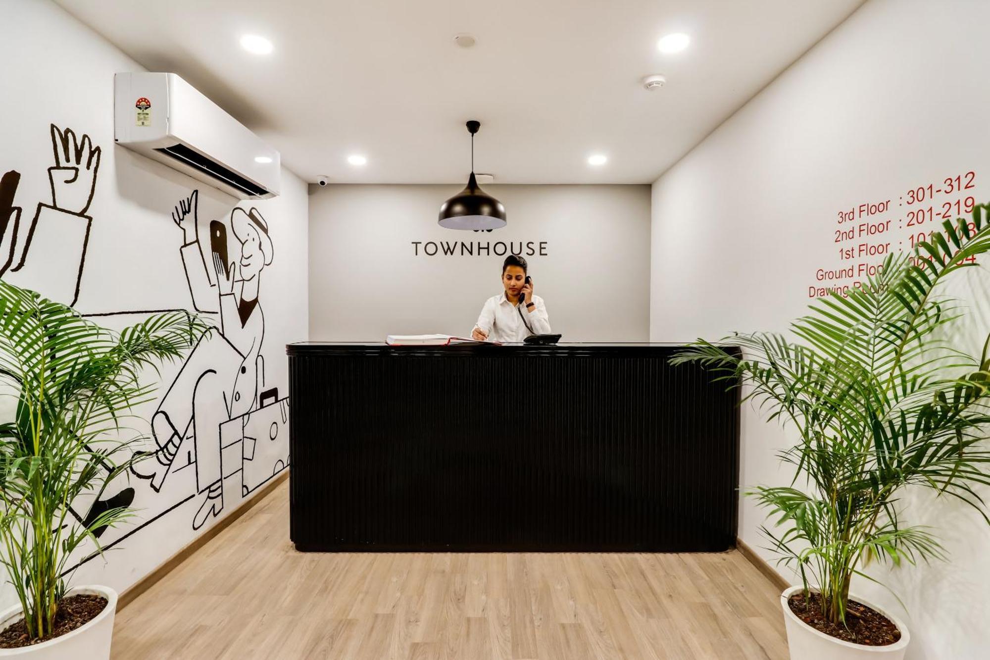 Super Townhouse Gandhi Hall Indore Exterior photo