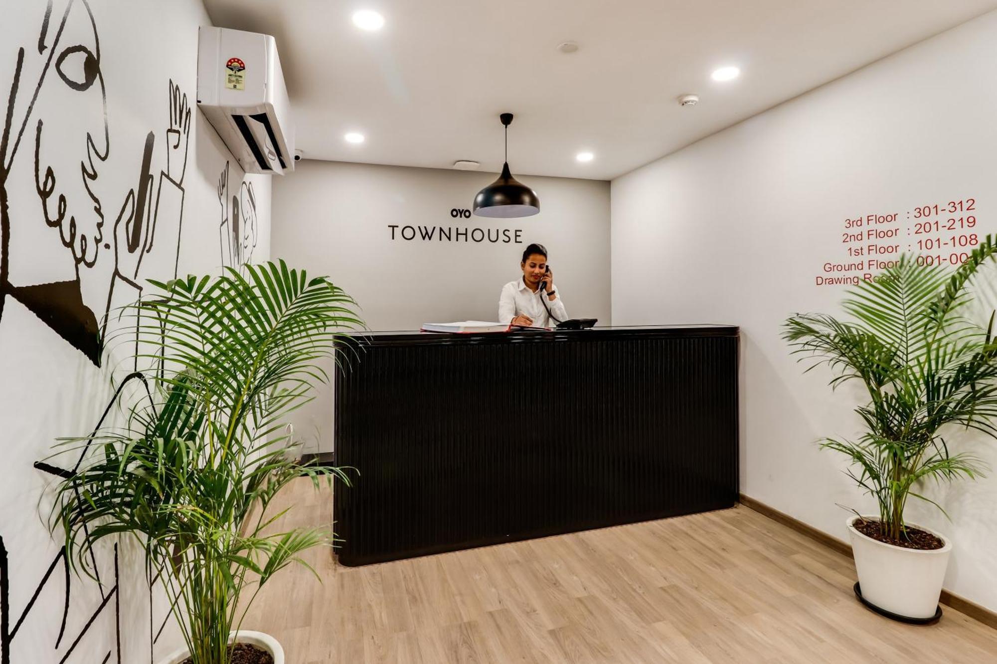 Super Townhouse Gandhi Hall Indore Exterior photo