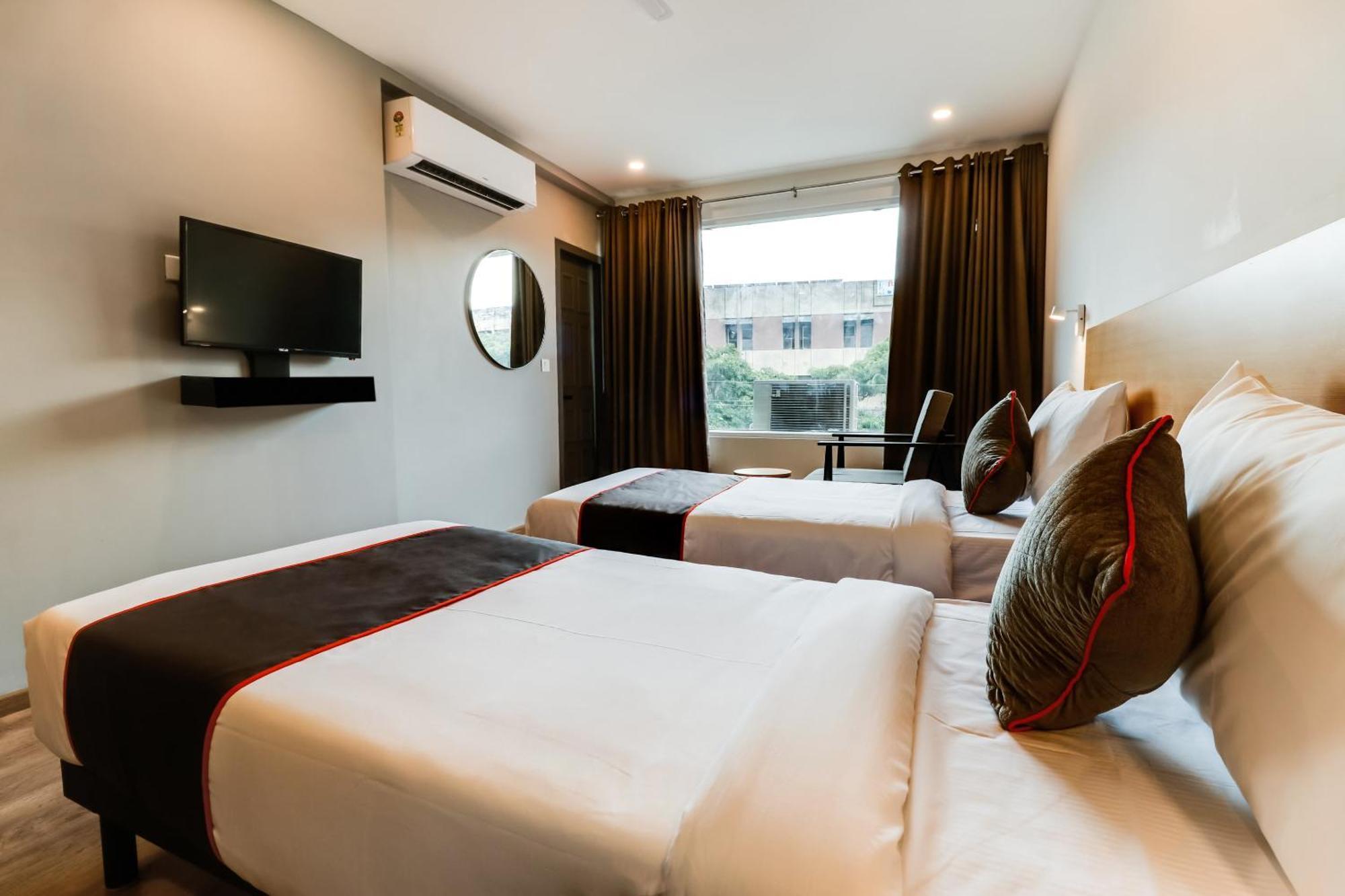 Super Townhouse Gandhi Hall Indore Exterior photo