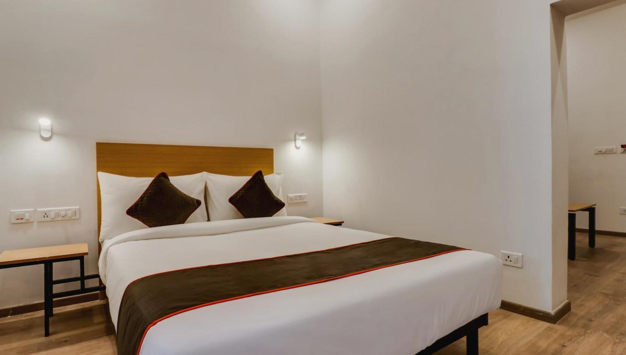 Super Townhouse Gandhi Hall Indore Exterior photo
