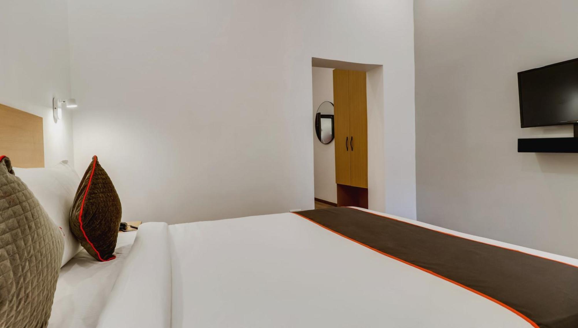 Super Townhouse Gandhi Hall Indore Exterior photo
