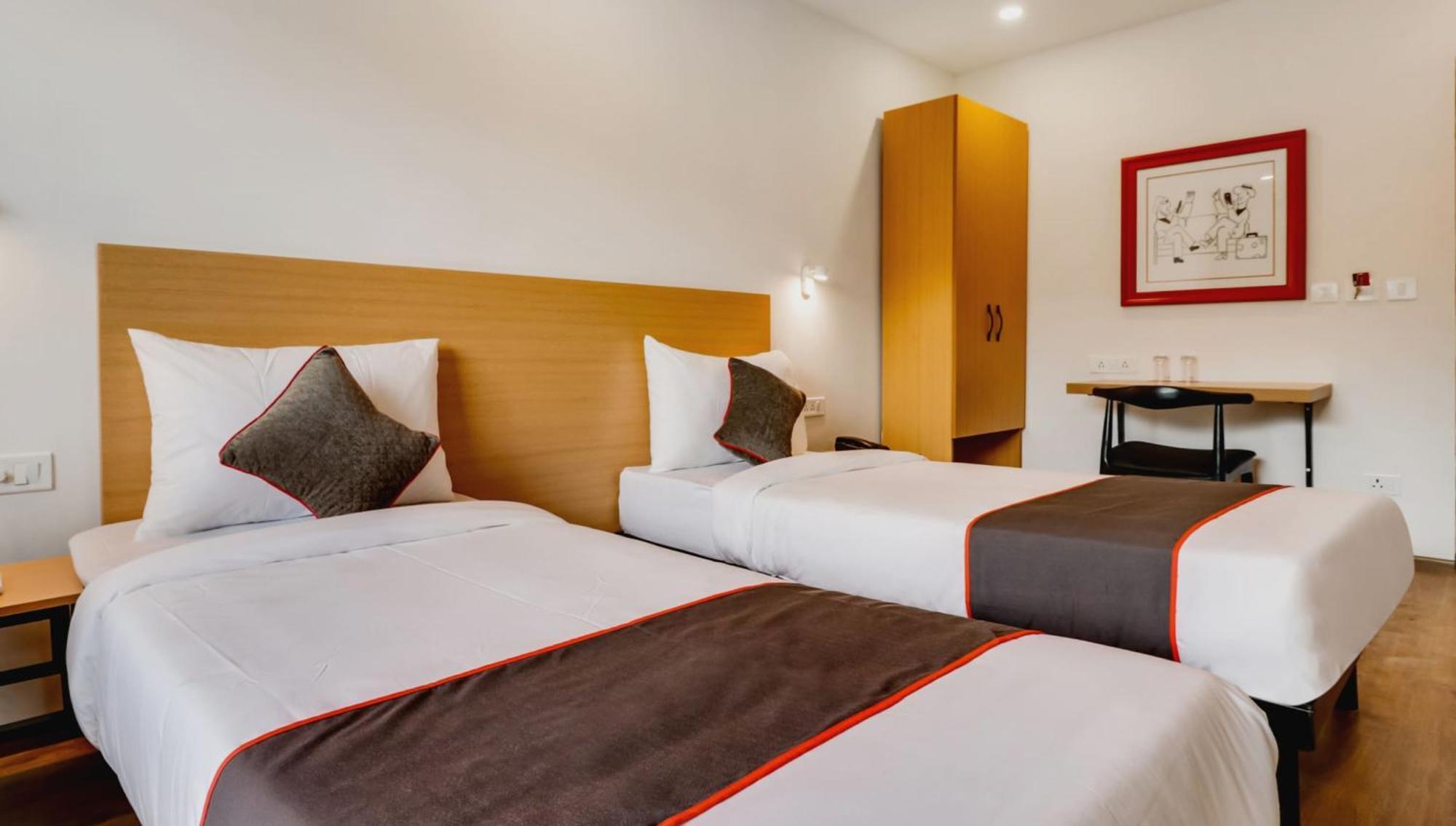 Super Townhouse Gandhi Hall Indore Exterior photo