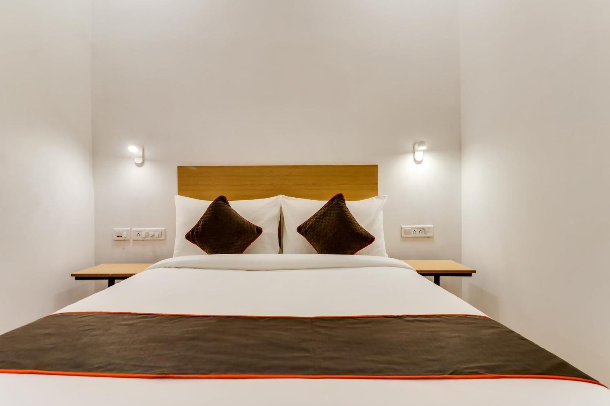 Super Townhouse Gandhi Hall Indore Exterior photo