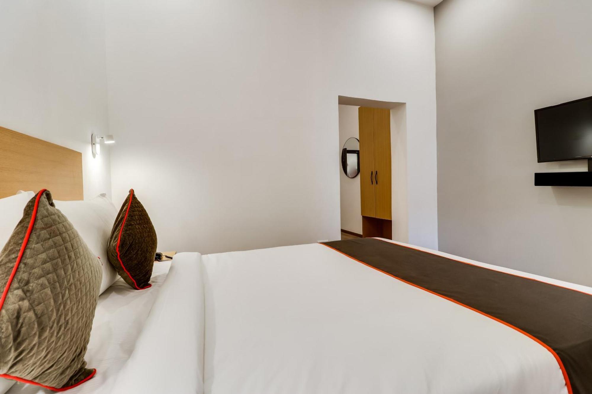 Super Townhouse Gandhi Hall Indore Exterior photo