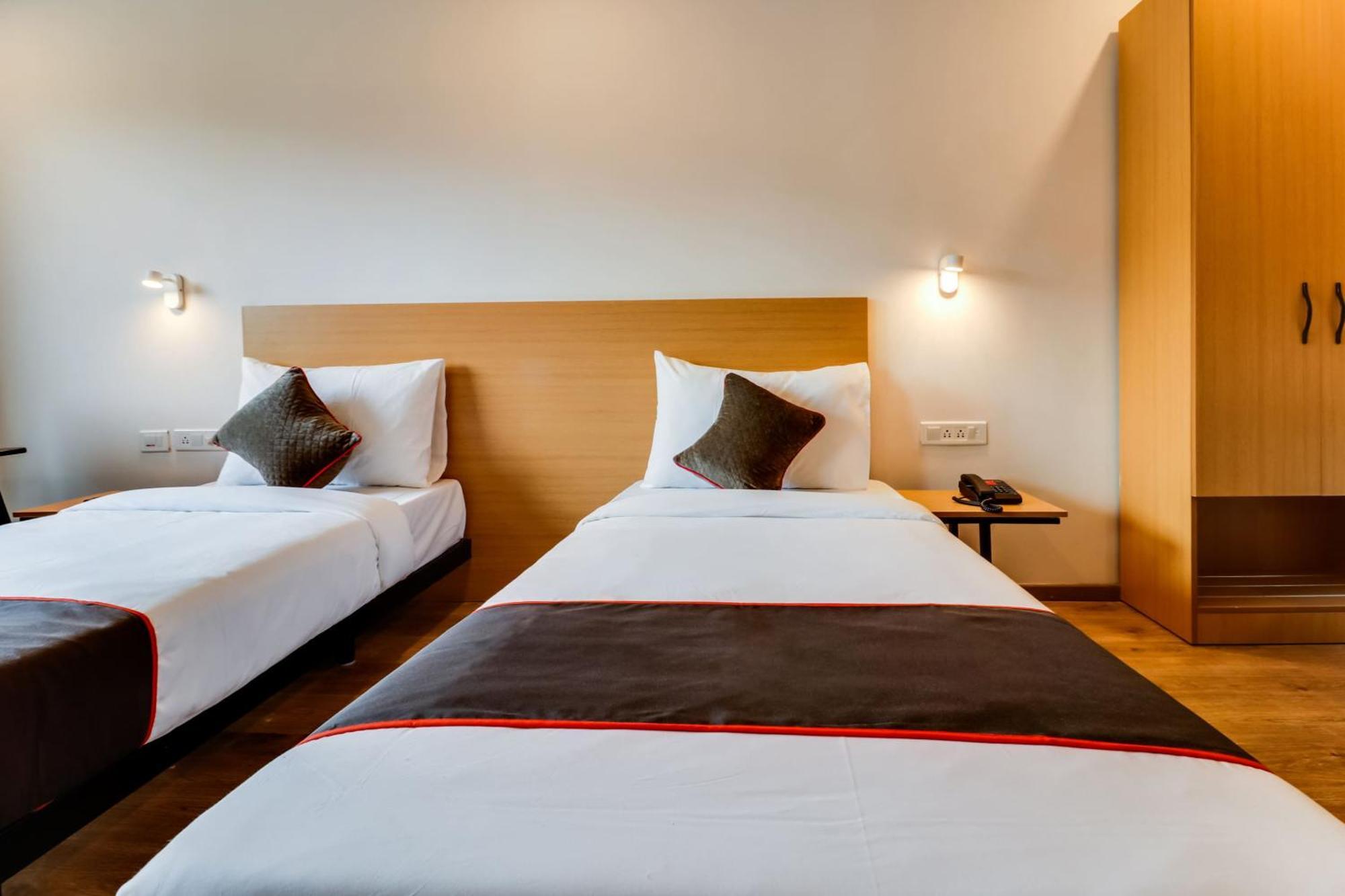 Super Townhouse Gandhi Hall Indore Exterior photo