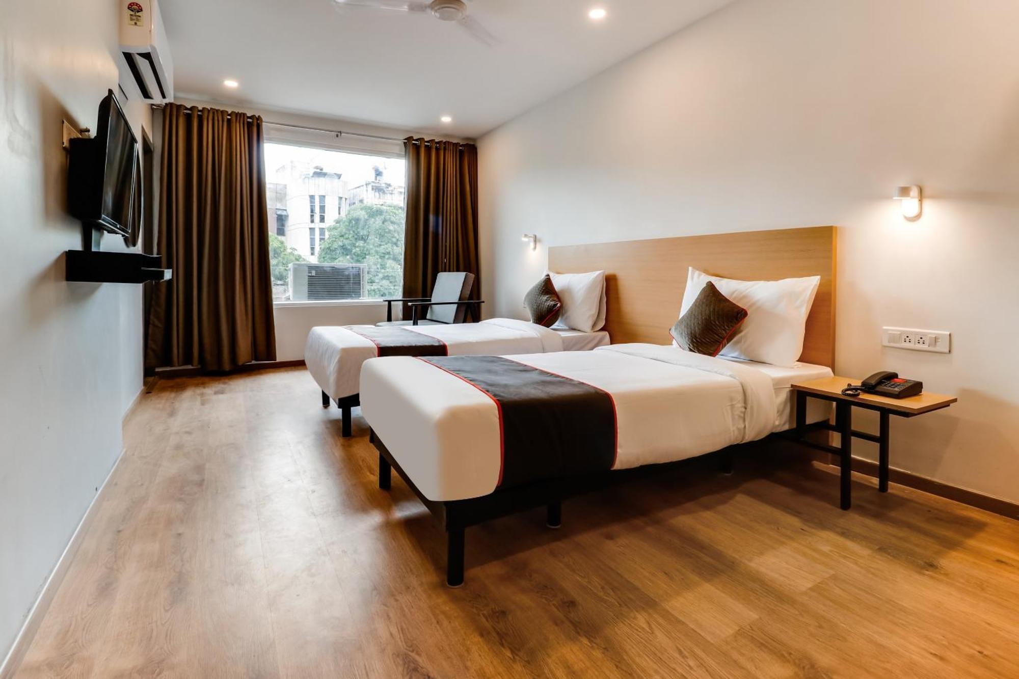 Super Townhouse Gandhi Hall Indore Exterior photo