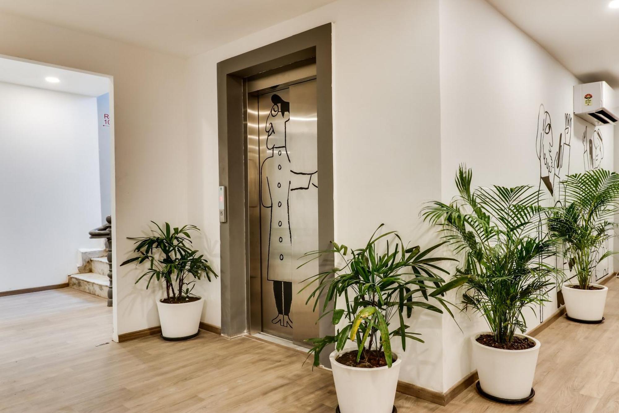 Super Townhouse Gandhi Hall Indore Exterior photo