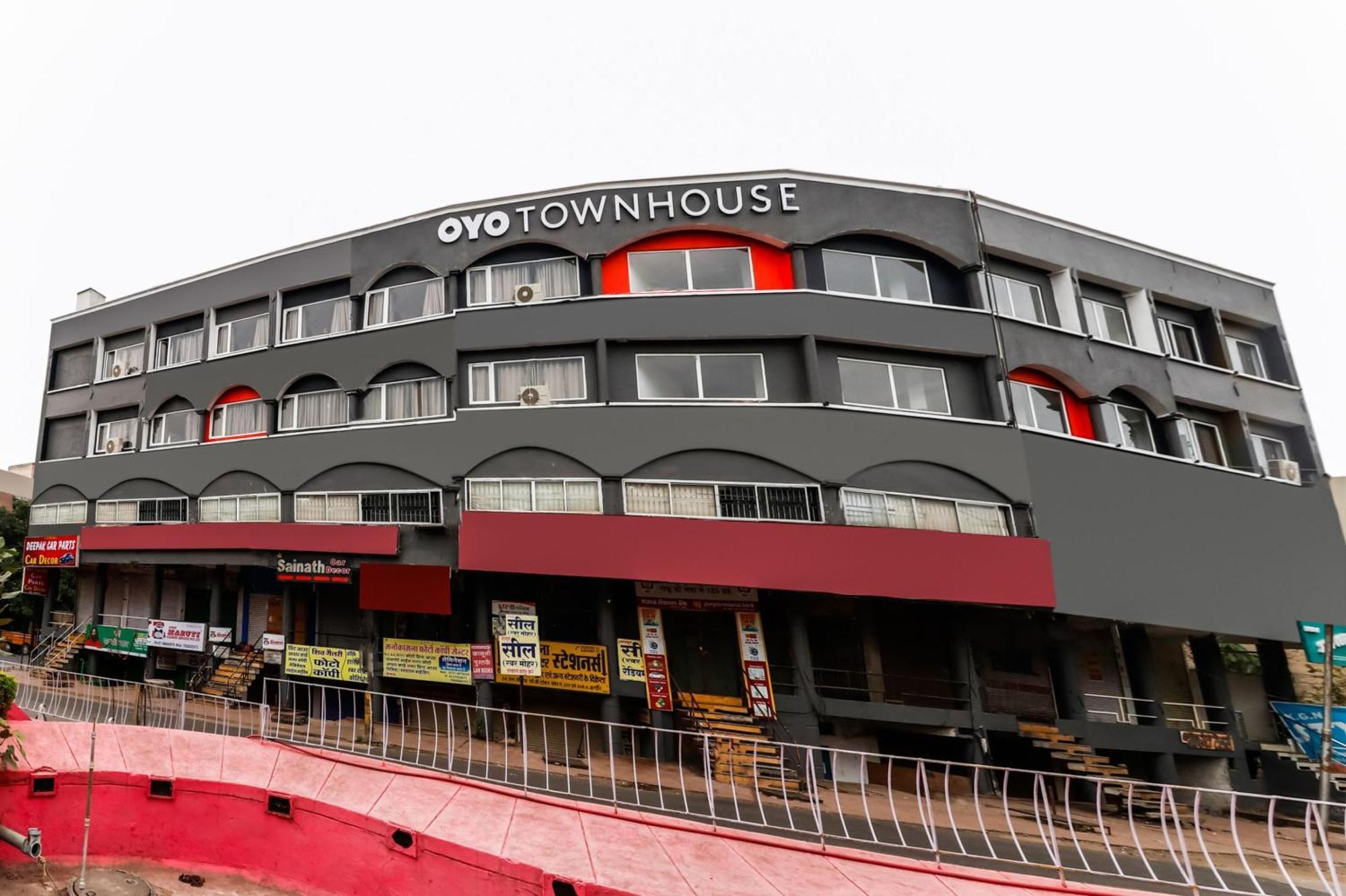 Super Townhouse Gandhi Hall Indore Exterior photo