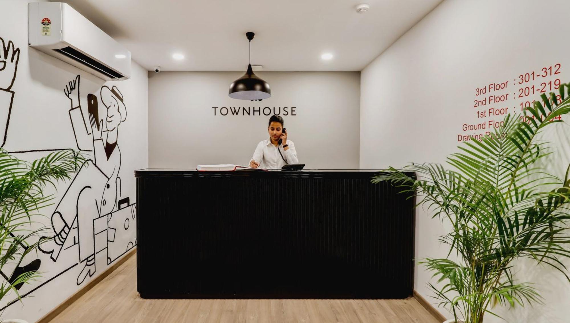 Super Townhouse Gandhi Hall Indore Exterior photo