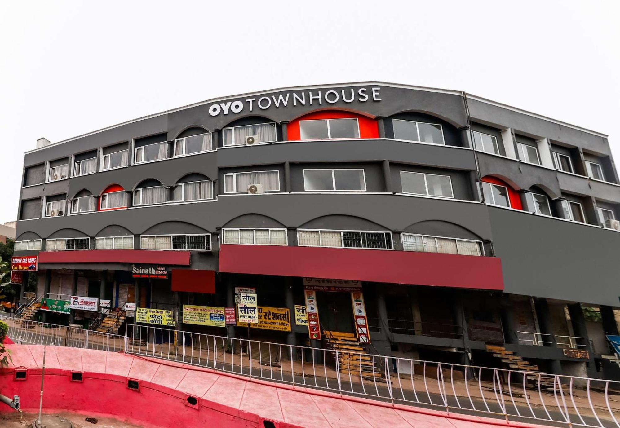 Super Townhouse Gandhi Hall Indore Exterior photo