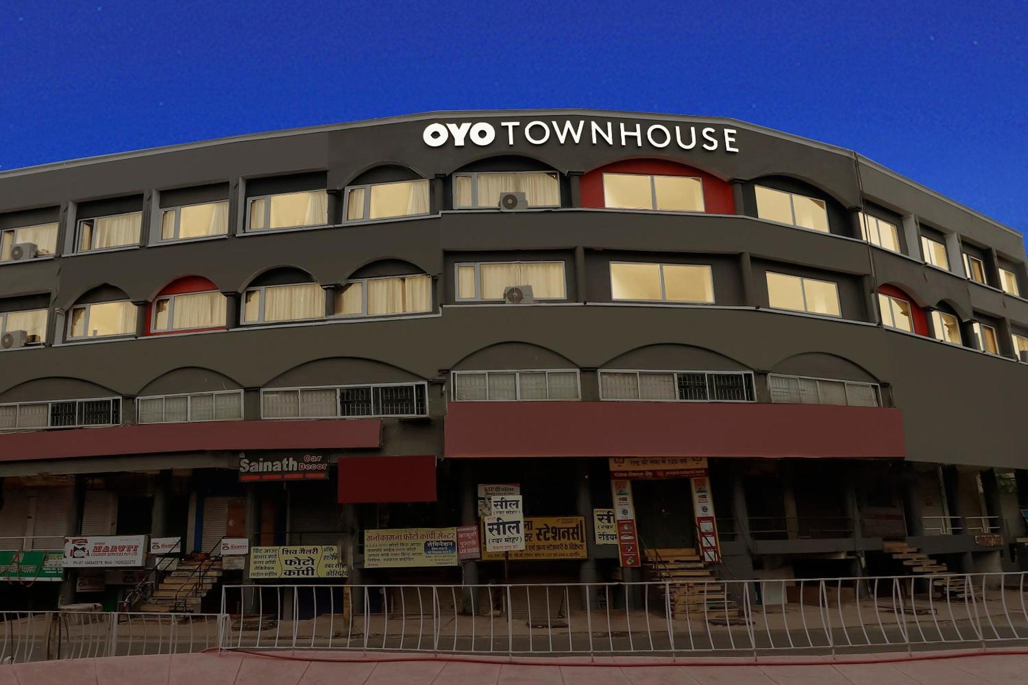 Super Townhouse Gandhi Hall Indore Exterior photo